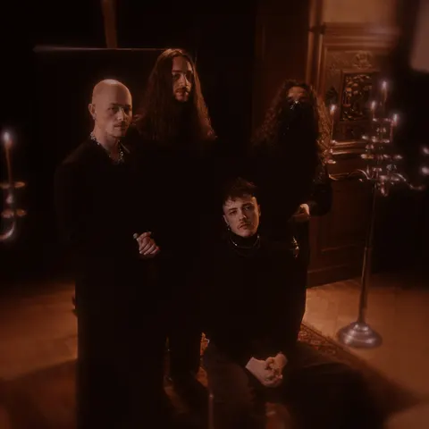 Ice Sealed Eyes — La Boule Noire