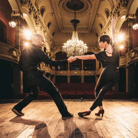 Feet — La Cigale